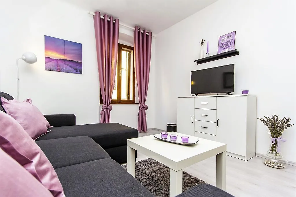 Center Apartment Lori Πούλα