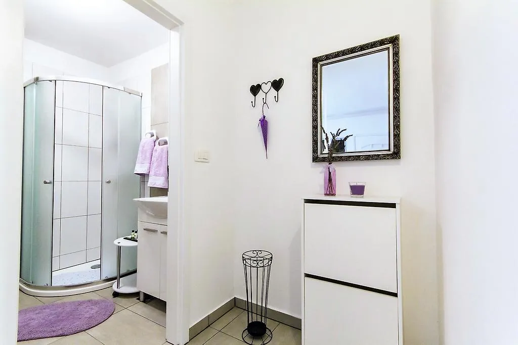 Center Apartment Lori Πούλα