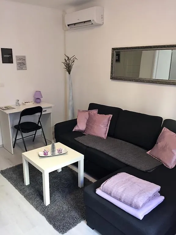 Center Apartment Lori Πούλα